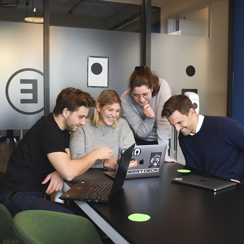 <p>Este curso fue diseñado por Eagle View Investing para darle la bienvenida y formar a sus nuevos colaboradores para la posición de Analista Financiero. El curso realiza un breve recorrido por la historia de la empresa y les comparte las mejores prácticas de research financiero de uso frecuente en la compañía.</p>